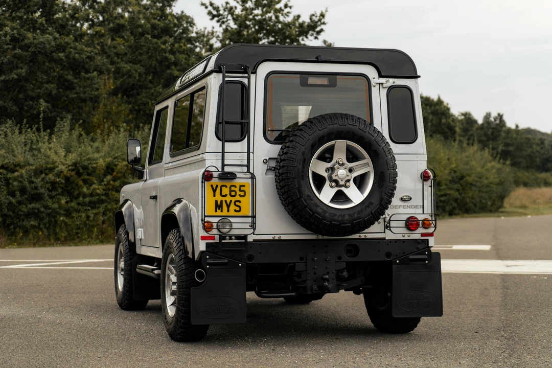 2015 Land Rover Defender 90 - Image 6 of 25