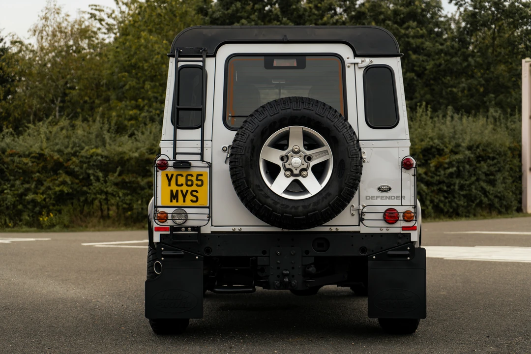 2015 Land Rover Defender 90 - Image 7 of 25