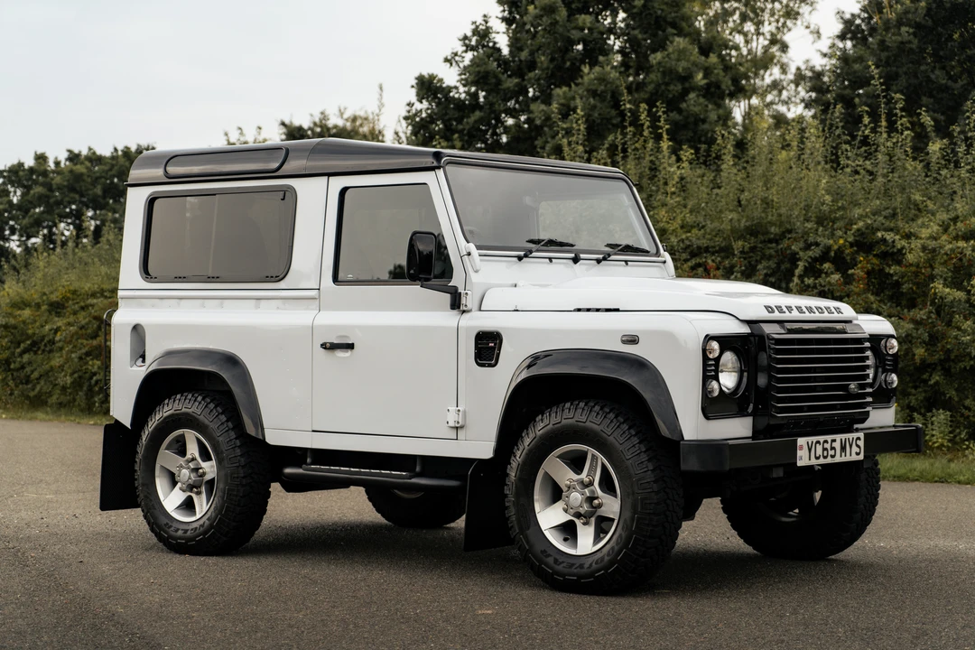 2015 Land Rover Defender 90 - Image 9 of 25