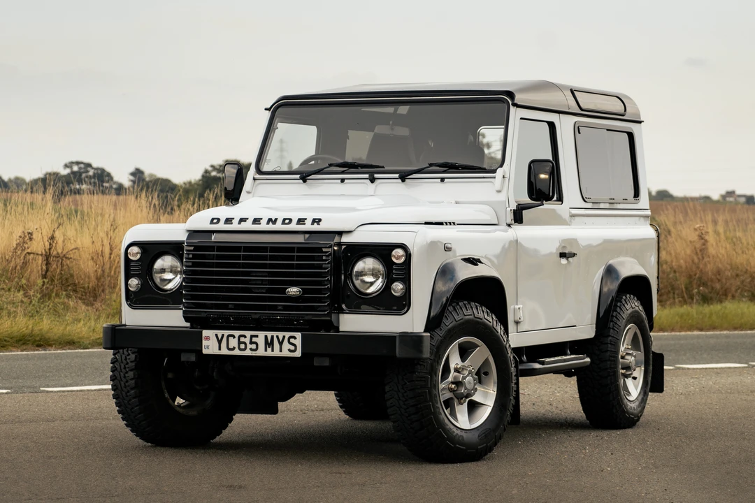 2015 Land Rover Defender 90 - Image 2 of 25