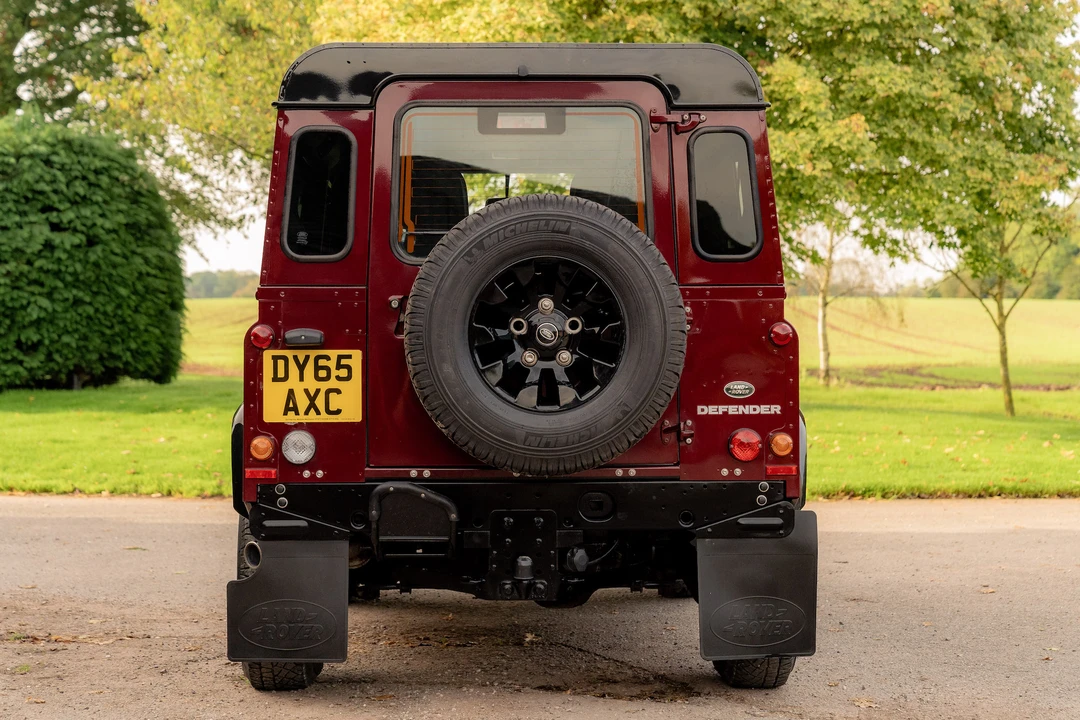 2015 Land Rover Defender 90 - Image 17 of 31