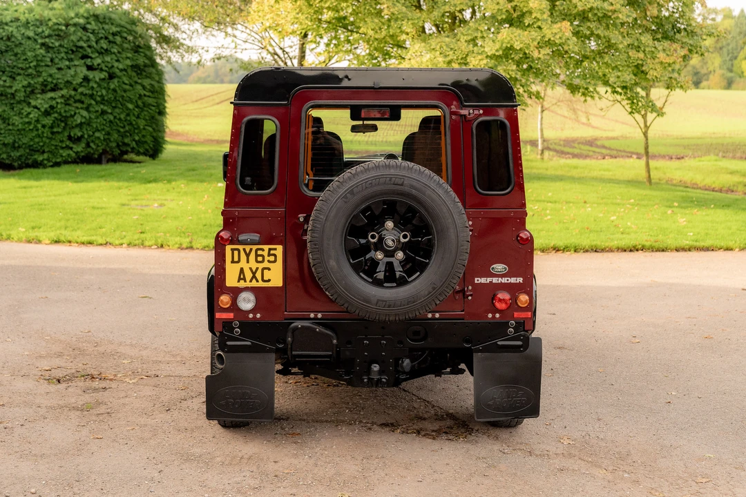 2015 Land Rover Defender 90 - Image 14 of 31