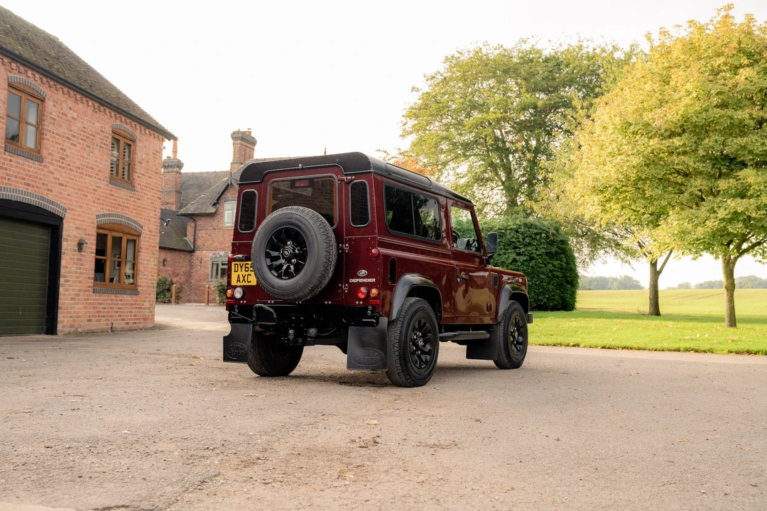 2015 Land Rover Defender 90 - Image 8 of 31