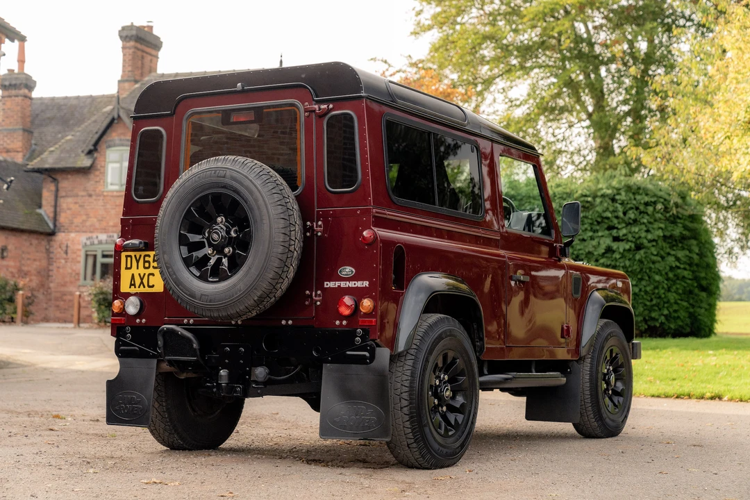 2015 Land Rover Defender 90 - Image 18 of 31