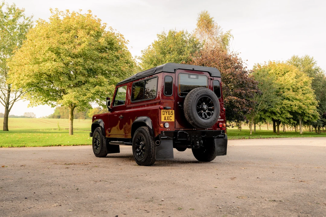 2015 Land Rover Defender 90 - Image 6 of 31
