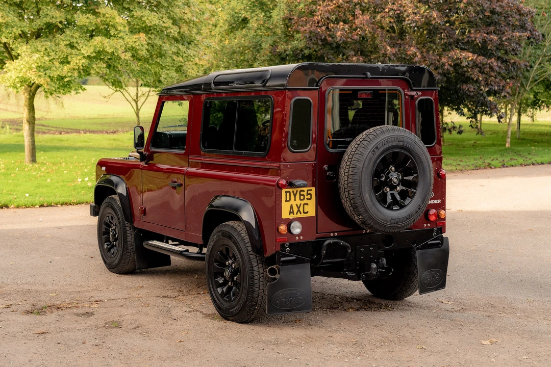 2015 Land Rover Defender 90 - Image 13 of 31