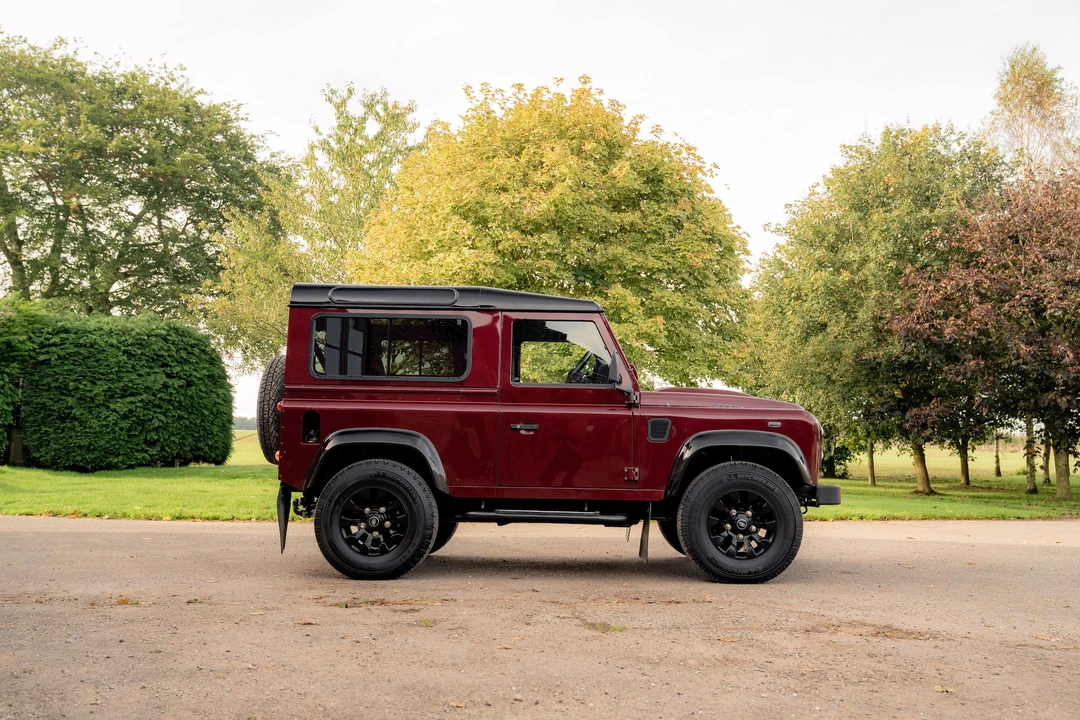 2015 Land Rover Defender 90 - Image 9 of 31