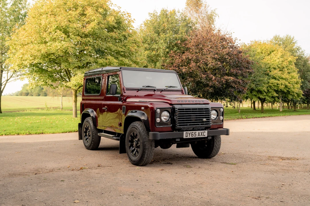 2015 Land Rover Defender 90 - Image 10 of 31