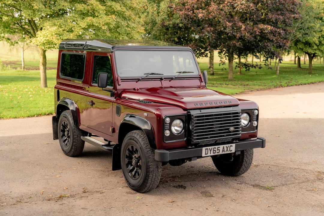 2015 Land Rover Defender 90 - Image 16 of 31