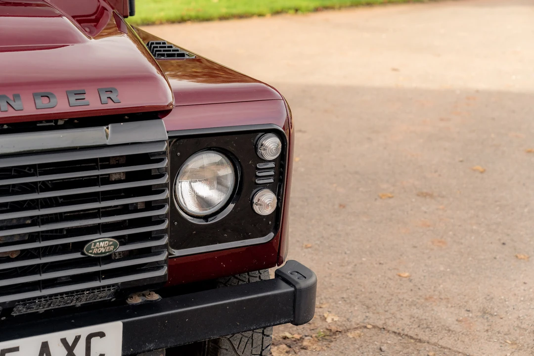 2015 Land Rover Defender 90 - Image 25 of 31