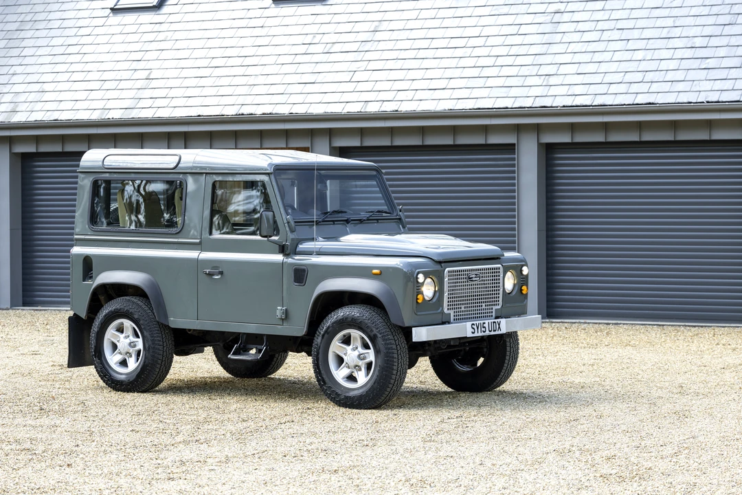 2015 Land Rover Defender 90 - Image 8 of 31