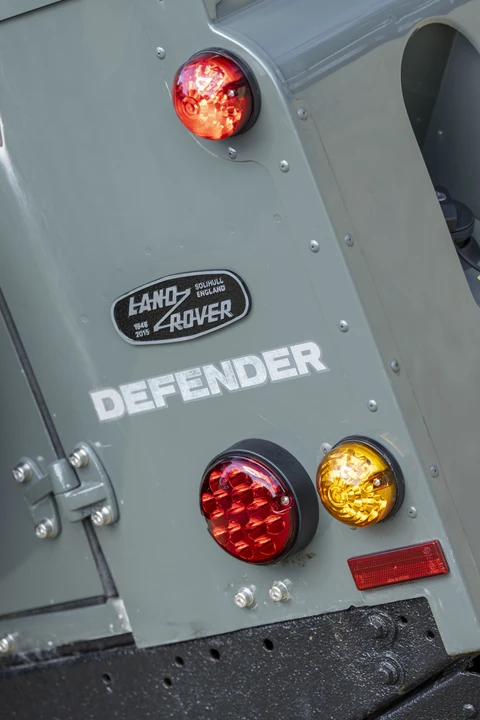 2015 Land Rover Defender 90 - Image 22 of 31