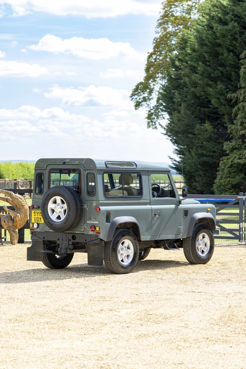 2015 Land Rover Defender 90 - Image 25 of 31