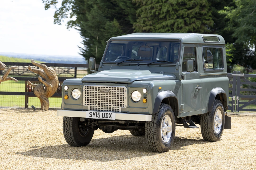 2015 Land Rover Defender 90 - Image 7 of 31