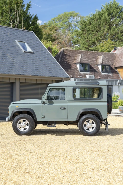 2015 Land Rover Defender 90 - Image 27 of 31