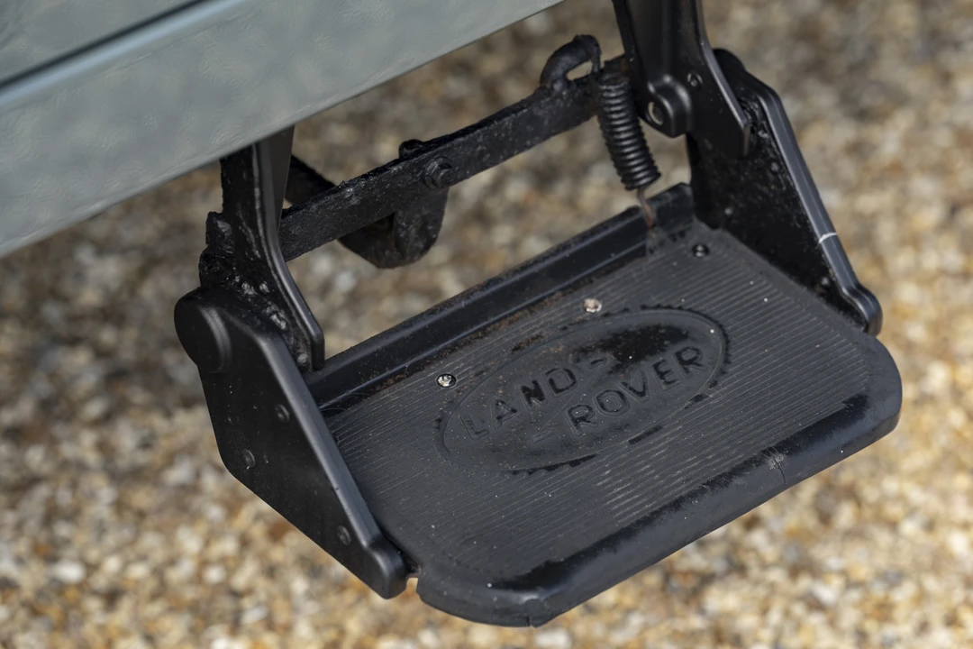 2015 Land Rover Defender 90 - Image 28 of 31