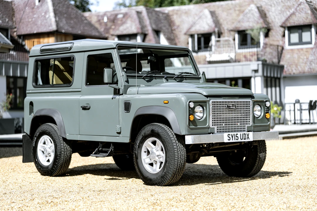 2015 Land Rover Defender 90 - Image 17 of 31