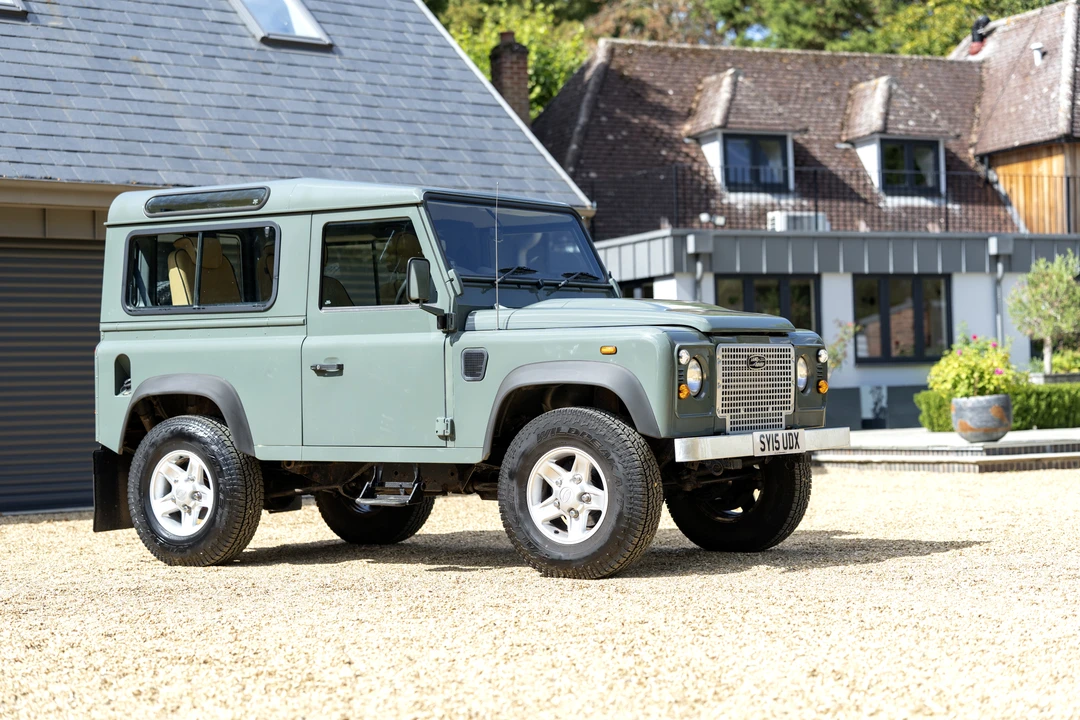 2015 Land Rover Defender 90 - Image 18 of 31