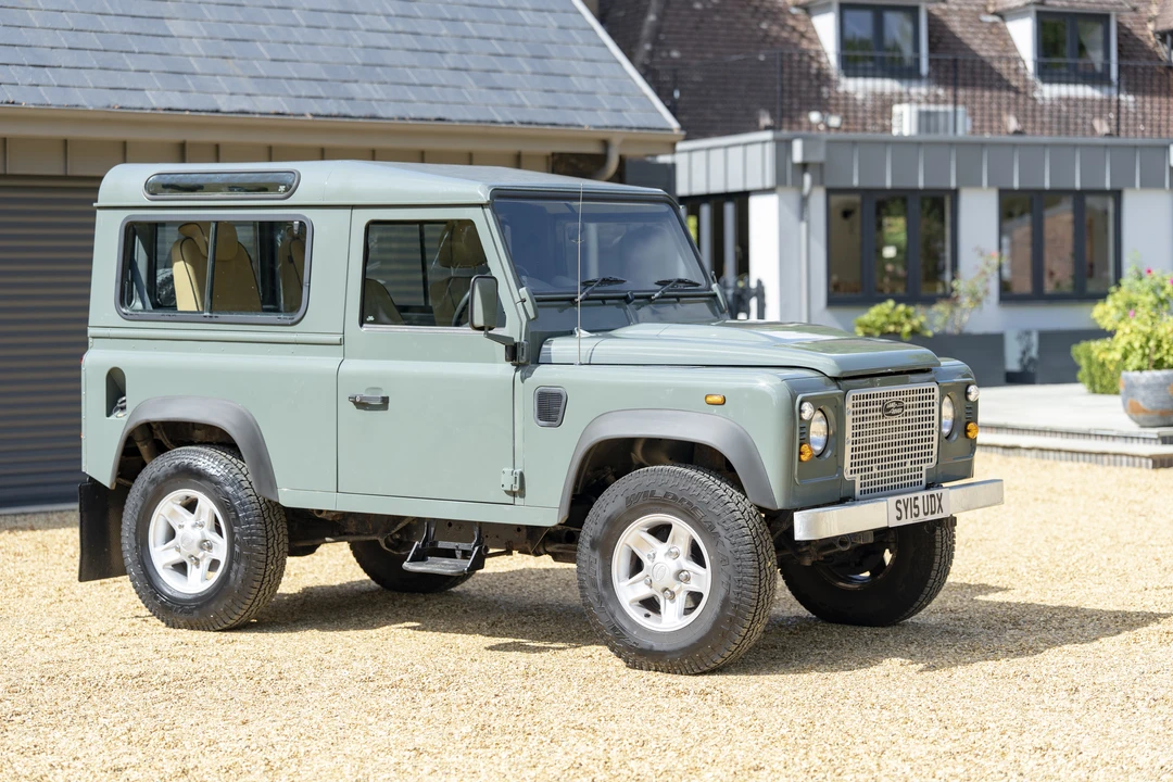 2015 Land Rover Defender 90 - Image 3 of 31