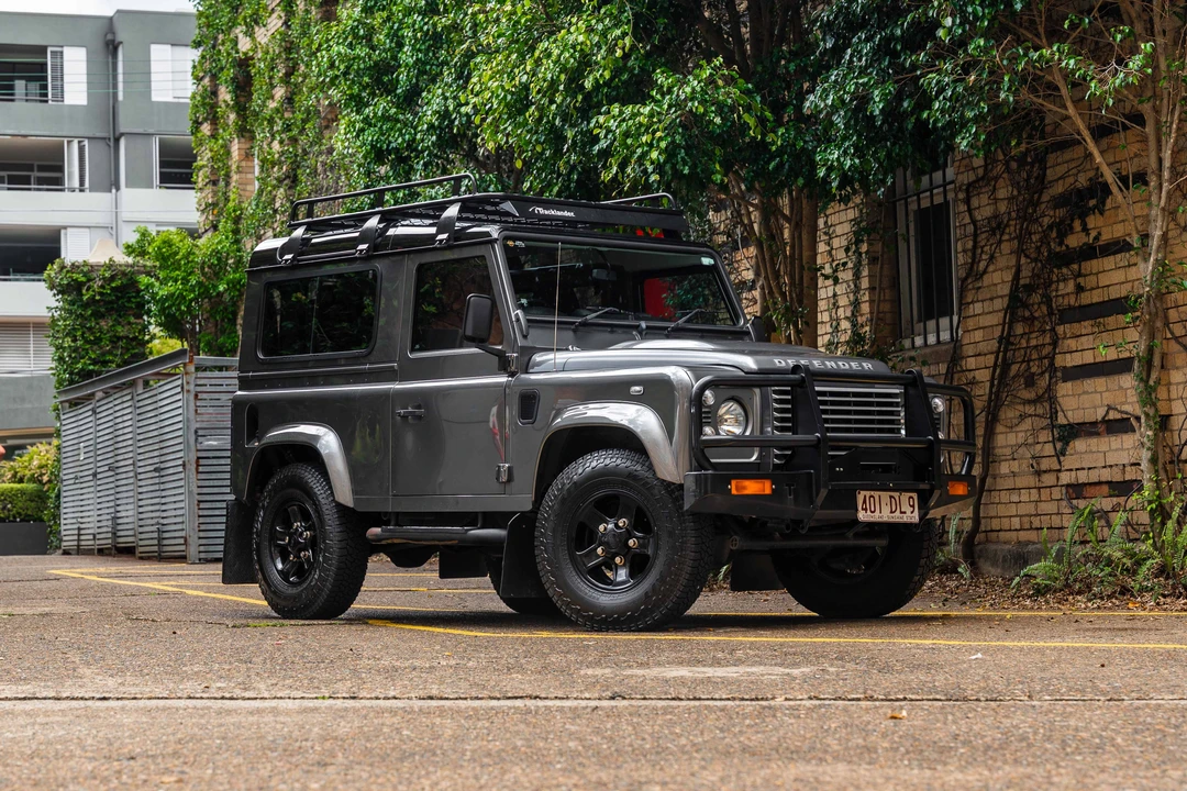 2015 Land Rover Defender 90 - Image 25 of 31