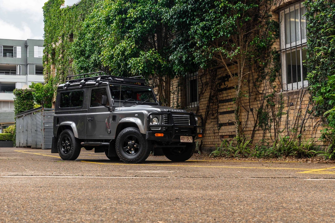 2015 Land Rover Defender 90 - Image 26 of 31