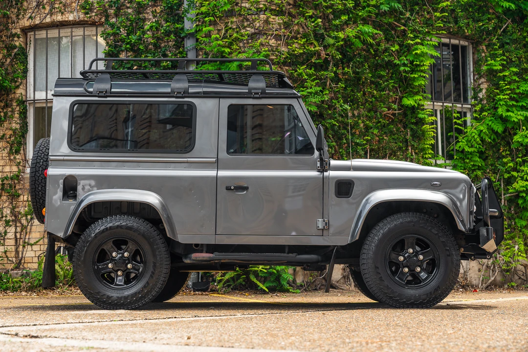 2015 Land Rover Defender 90 - Image 4 of 31