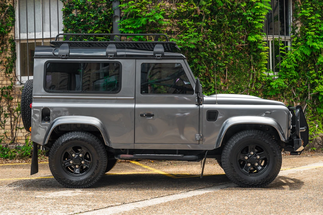 2015 Land Rover Defender 90 - Image 11 of 31