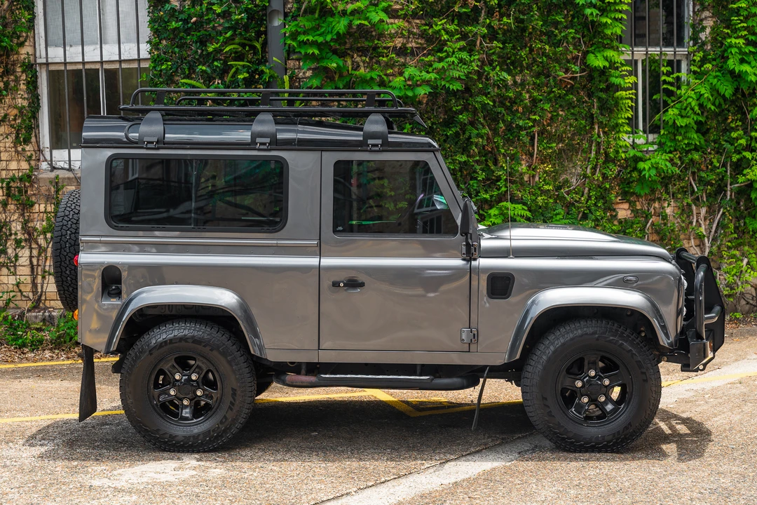 2015 Land Rover Defender 90 - Image 18 of 31