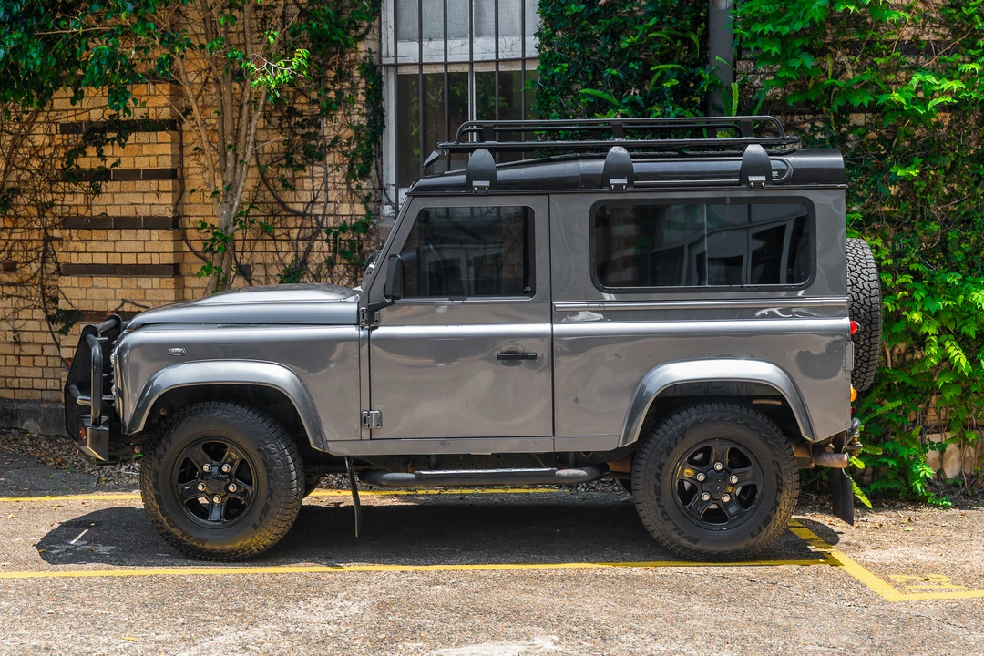 2015 Land Rover Defender 90 - Image 21 of 31