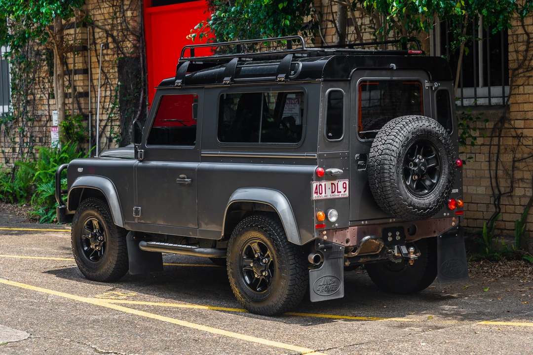 2015 Land Rover Defender 90 - Image 20 of 31