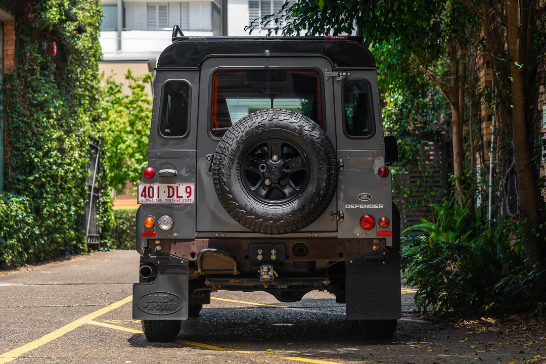 2015 Land Rover Defender 90 - Image 5 of 31