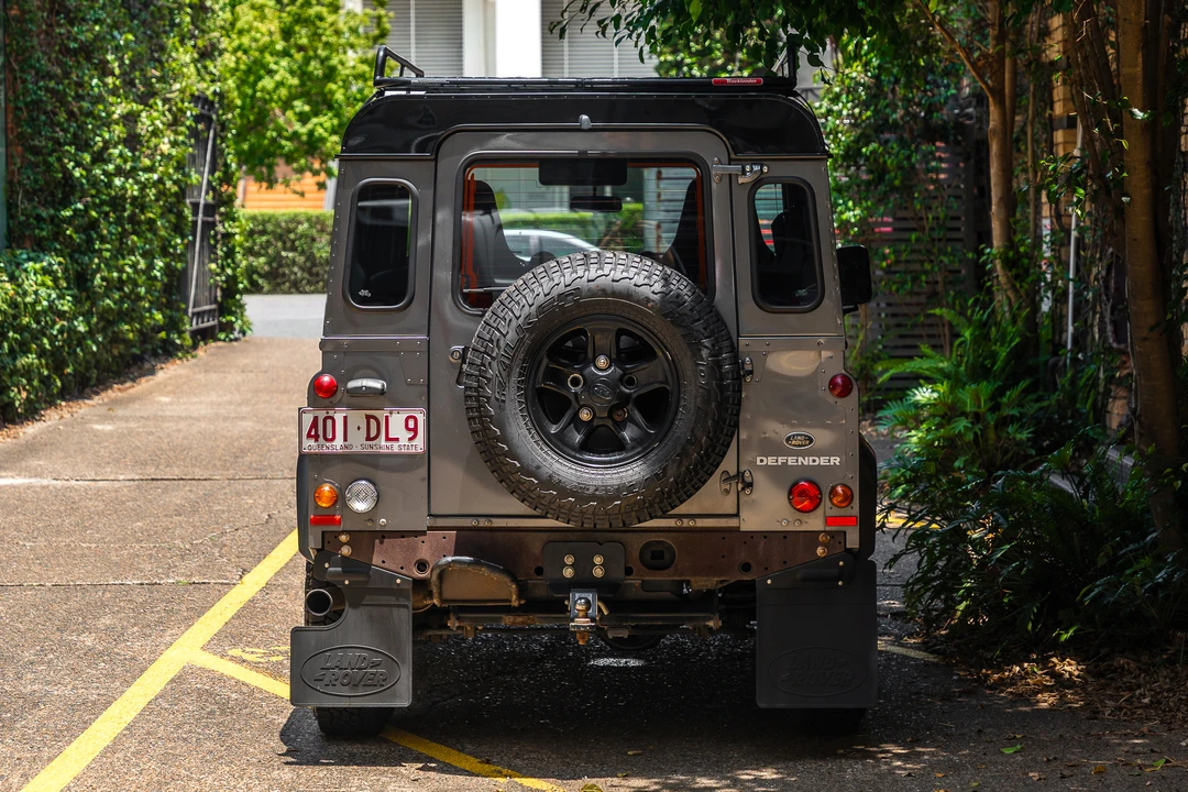 2015 Land Rover Defender 90 - Image 19 of 31