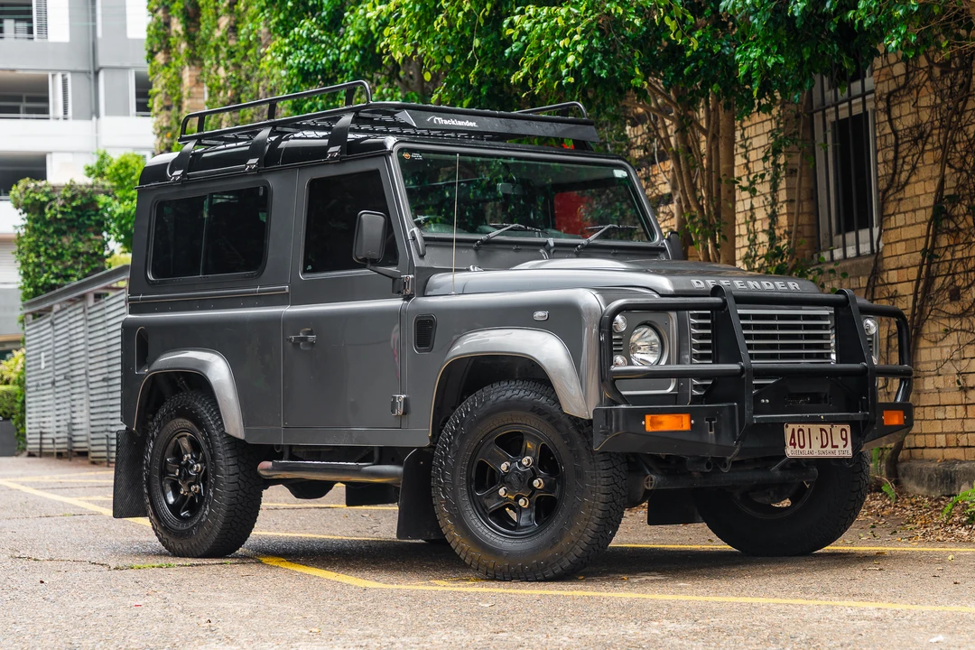 2015 Land Rover Defender 90 - Image 3 of 31