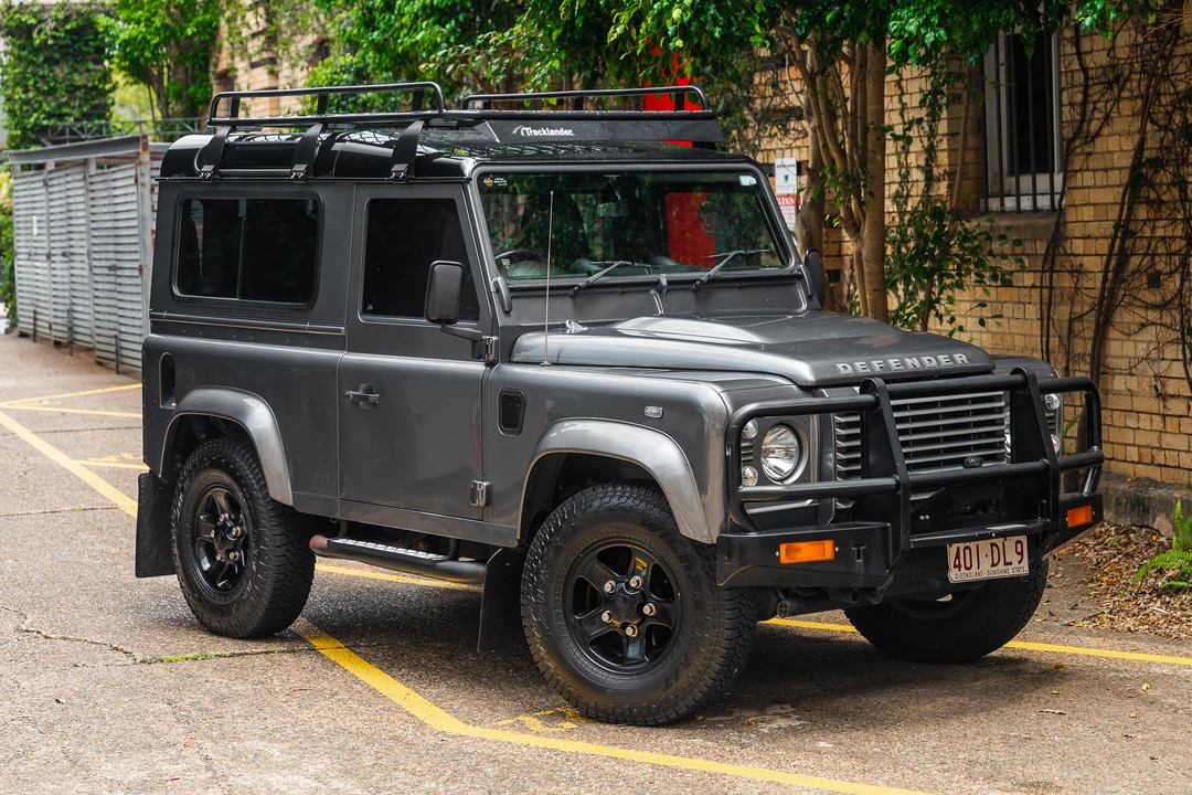 2015 Land Rover Defender 90 - Image 17 of 31