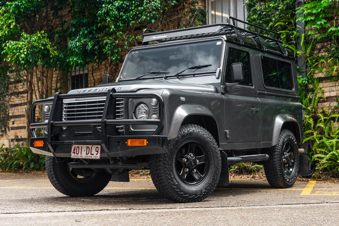 2015 Land Rover Defender 90 - Image 8 of 31