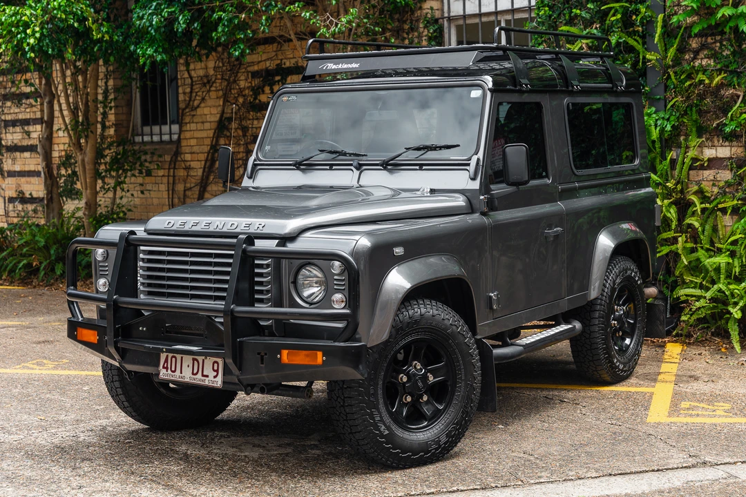 2015 Land Rover Defender 90 - Image 15 of 31