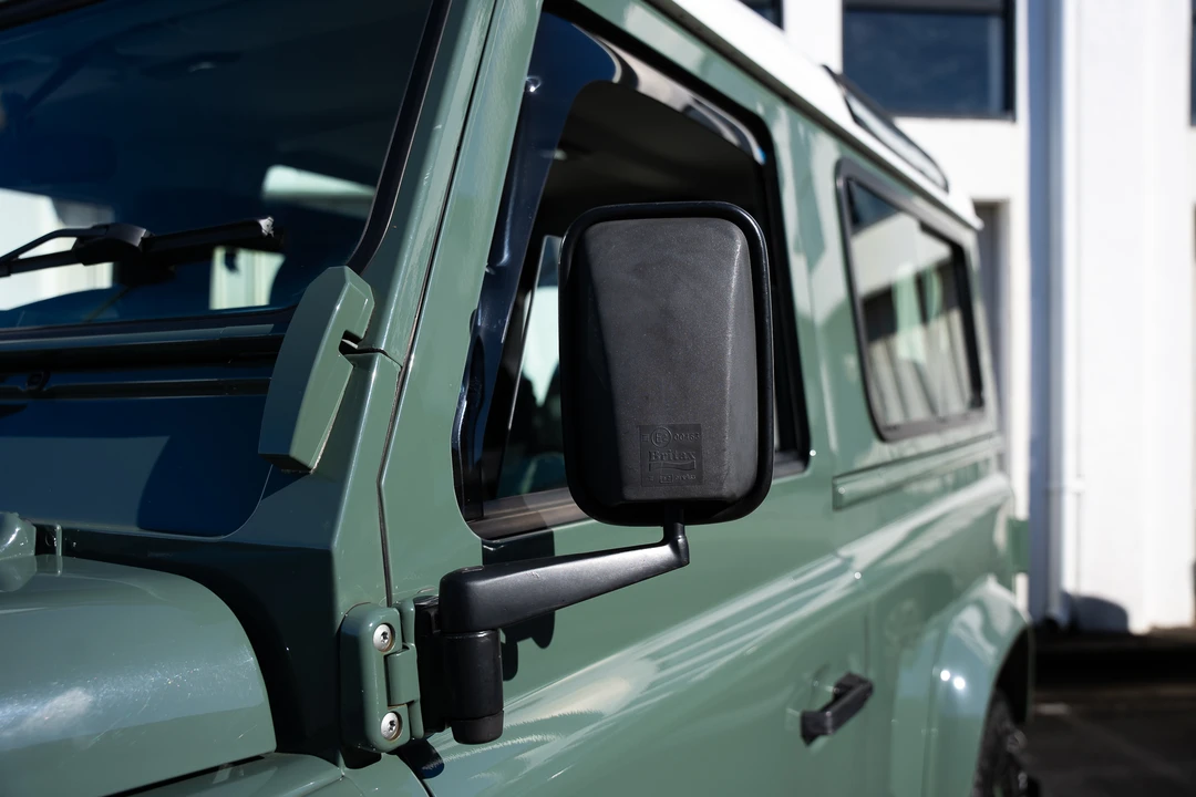 2015 Land Rover Defender 90 - Image 14 of 31
