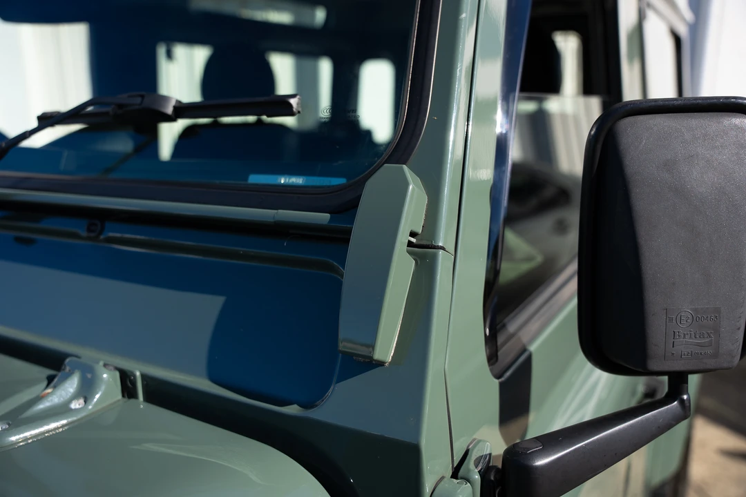 2015 Land Rover Defender 90 - Image 15 of 31