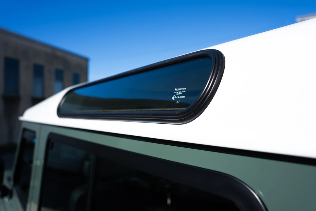 2015 Land Rover Defender 90 - Image 17 of 31