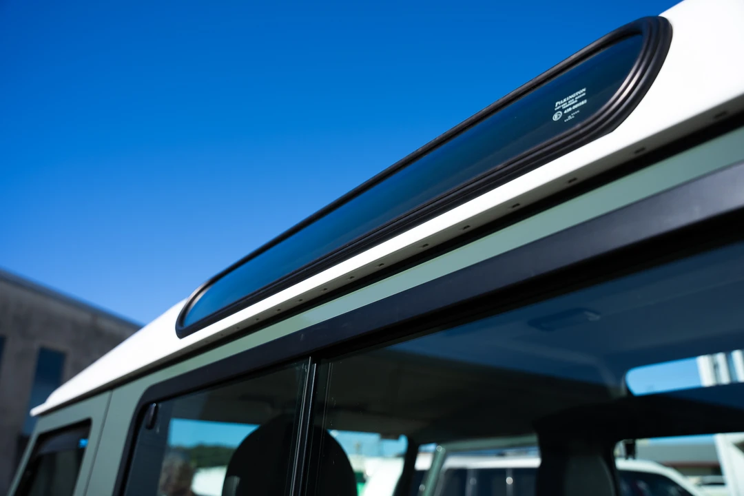 2015 Land Rover Defender 90 - Image 18 of 31
