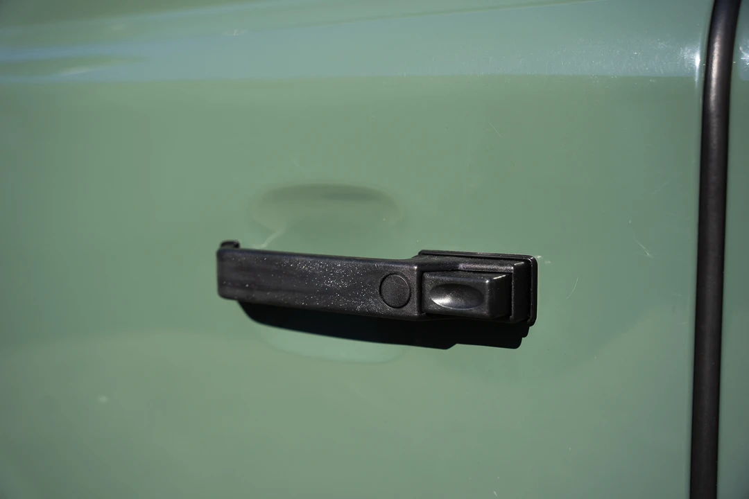 2015 Land Rover Defender 90 - Image 19 of 31