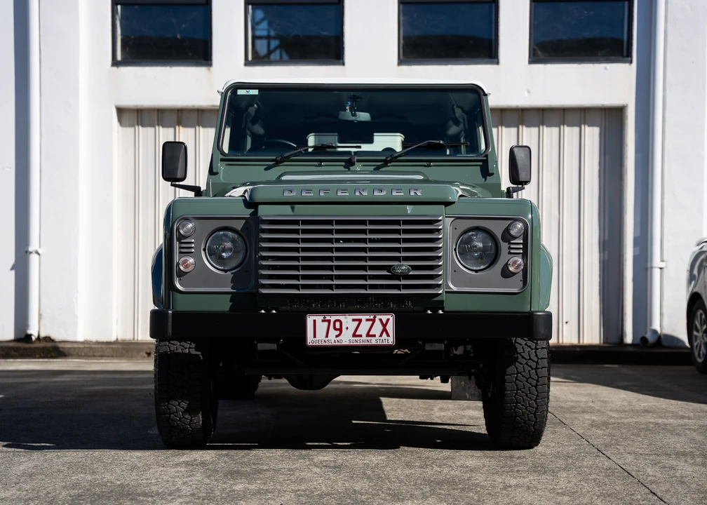 2015 Land Rover Defender 90 - Image 2 of 31