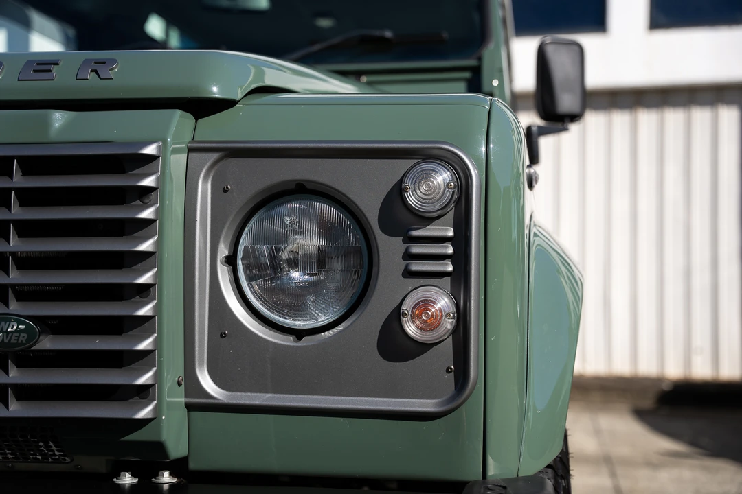 2015 Land Rover Defender 90 - Image 25 of 31
