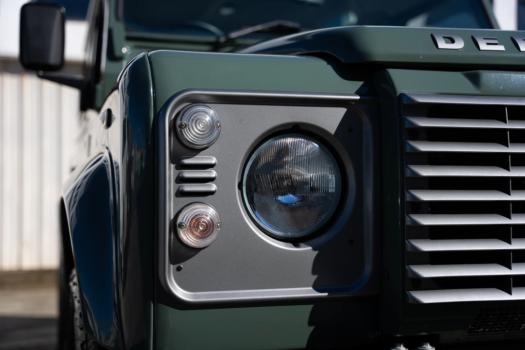 2015 Land Rover Defender 90 - Image 26 of 31