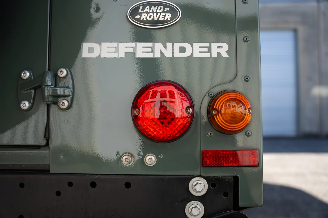 2015 Land Rover Defender 90 - Image 30 of 31