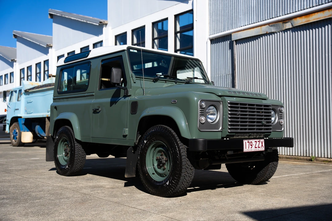 2015 Land Rover Defender 90 - Image 9 of 31