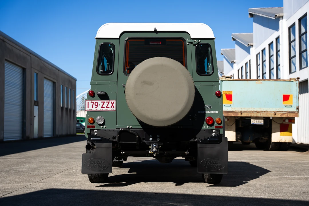 2015 Land Rover Defender 90 - Image 6 of 31