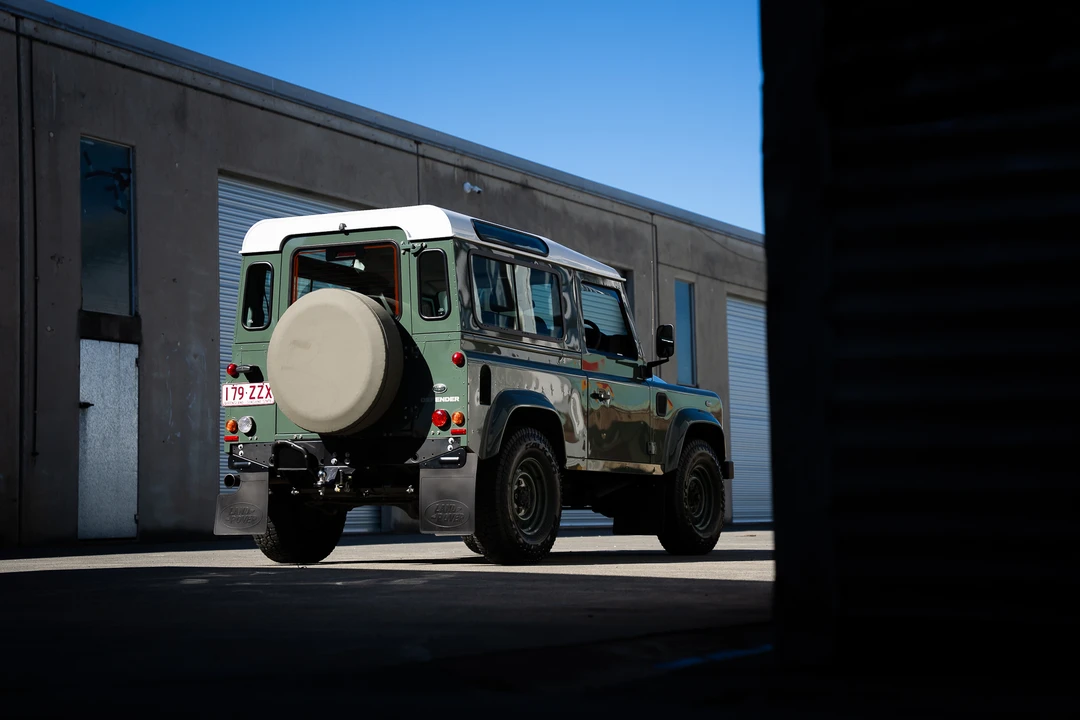 2015 Land Rover Defender 90 - Image 7 of 31