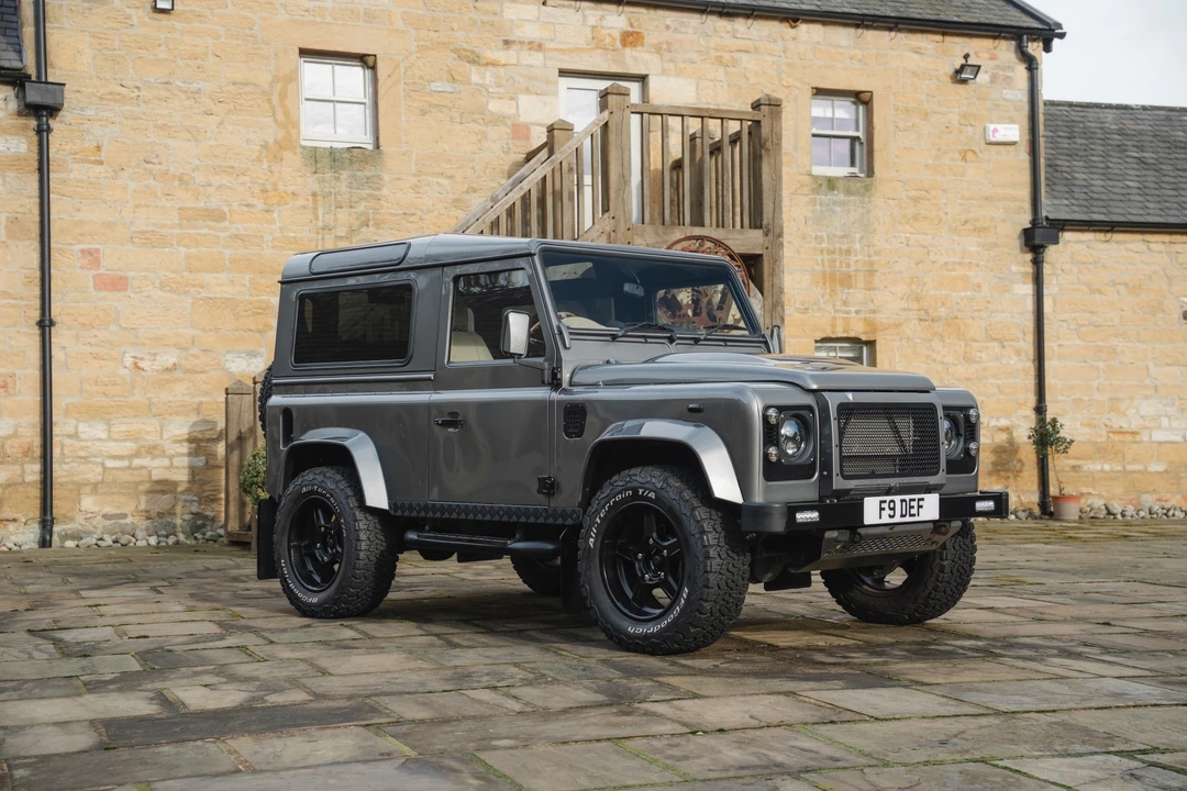 2015 Land Rover Defender 90 - Image 3 of 31