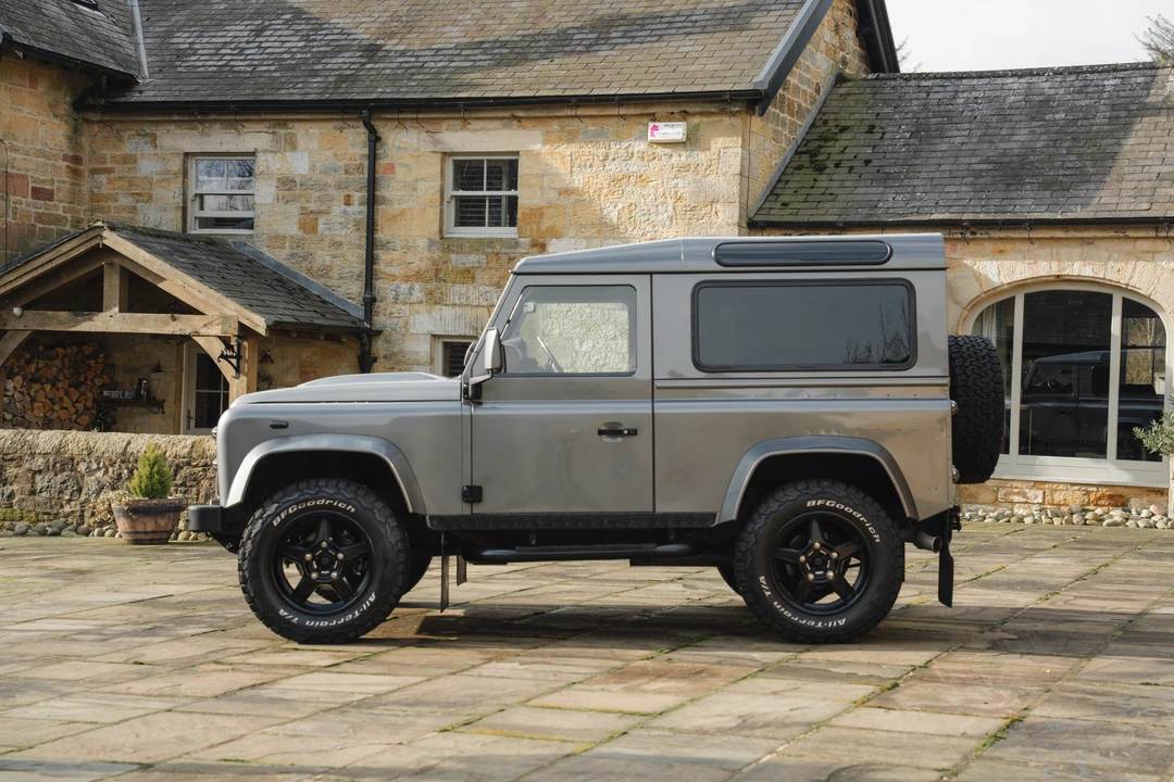 2015 Land Rover Defender 90 - Image 8 of 31
